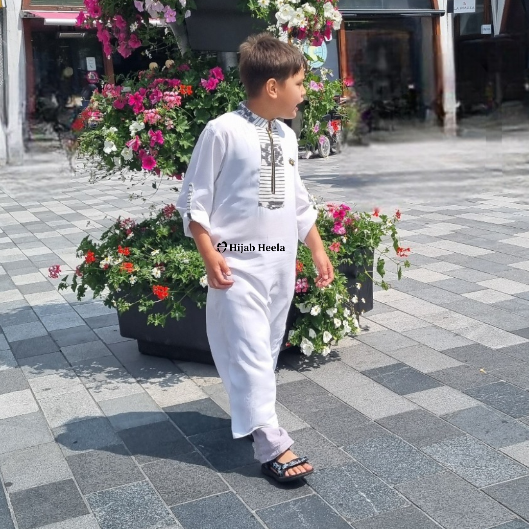 Qomees Jongen | Seraya