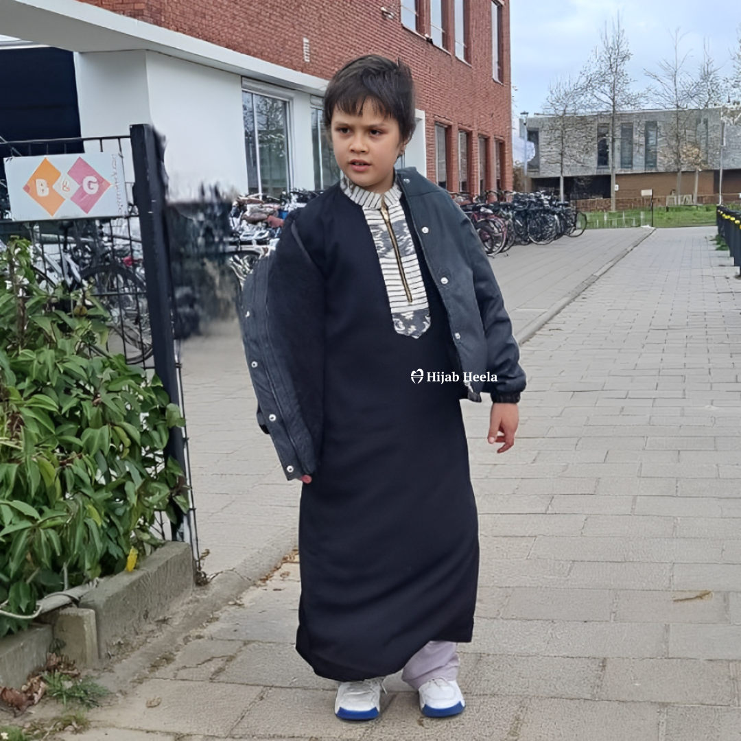 Qomees Jongen | Seraya