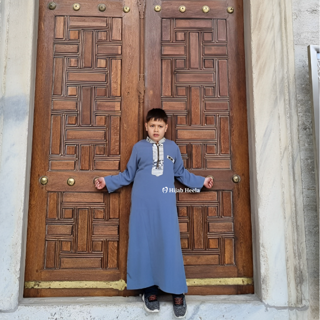 Qomees Jongen | Seraya