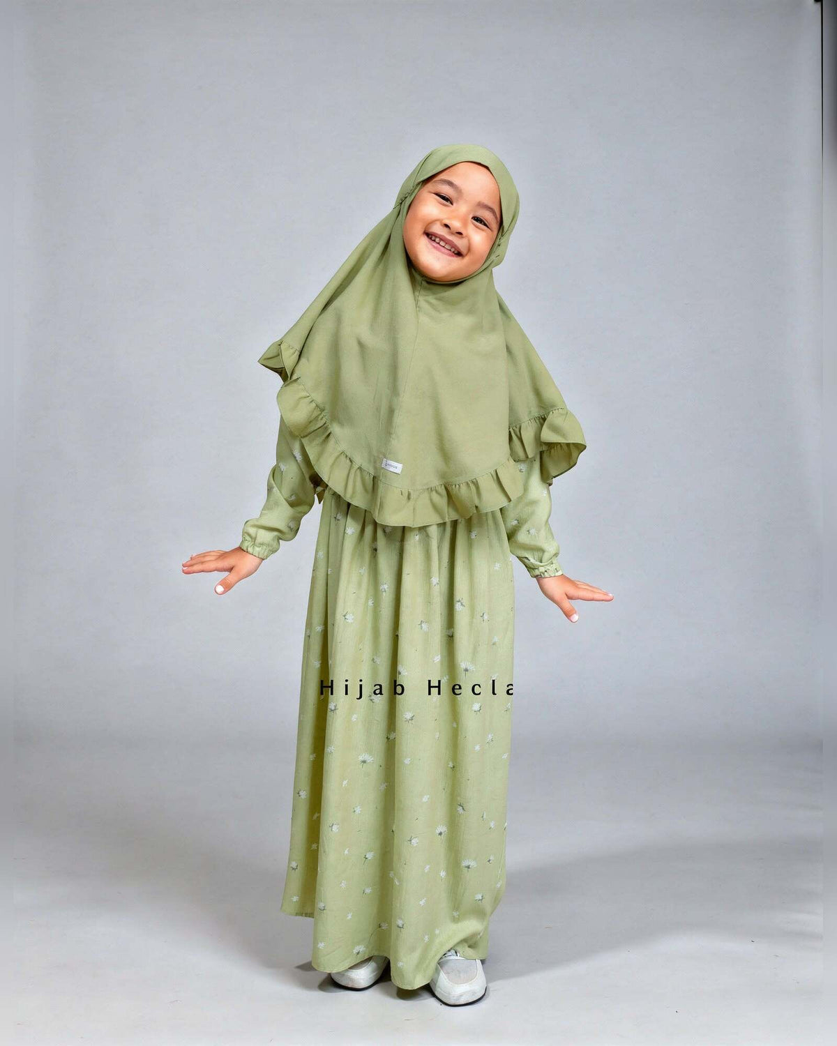 Abaya Semi voor meisjes ā Green op model ā Hijab Heela