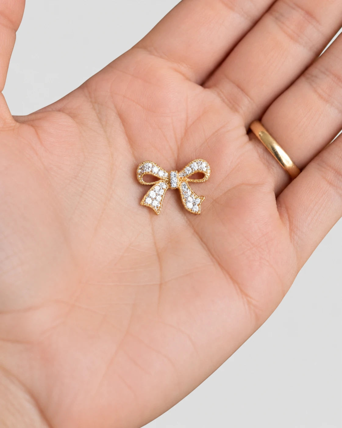 Broche Mix Hijab Heela - foto 22 op lichtgrijze achtergrond