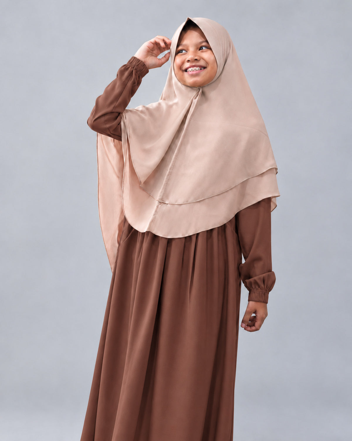 Khimar Fitri Light Melon met apart verkrijgbare Abaya Sherly Mocca ā Hijab Heela