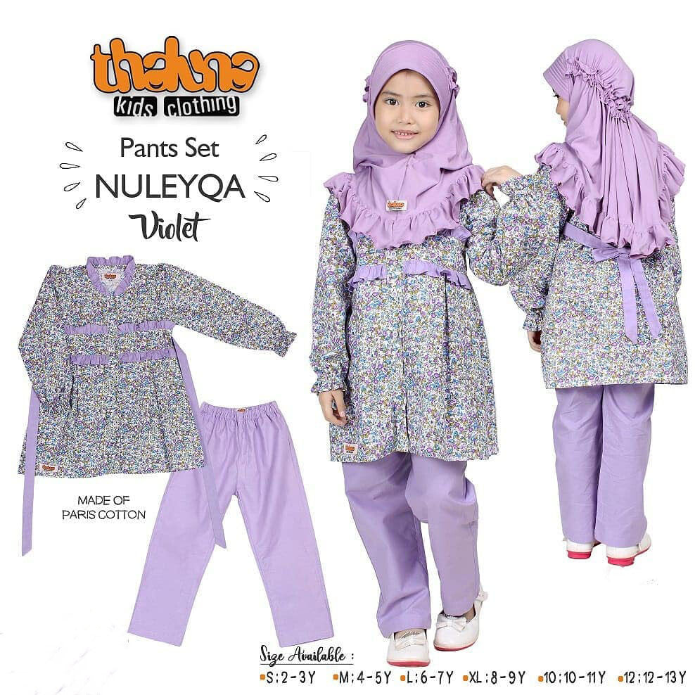 a couple of women standing next to each other