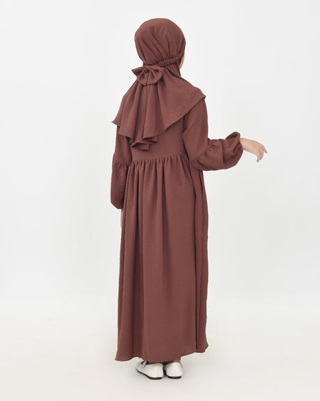 Abaya kids Hanah brown achterkant HijabHeela