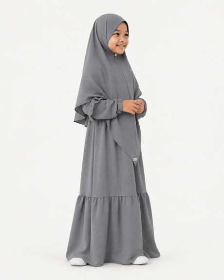 Abaya Saskia voor meisjes in grey – vooraanzicht, Hijabheela
