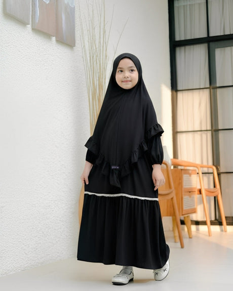 AbayaMaira black on model Hijabheela
