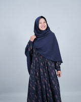 Khimar Hari zonder kapje – navy op model; abaya apart verkrijgbaar – Hijab Heela