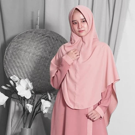 Khimar Dames – Hasna van Hijab Alila, productfoto 6. De afgebeelde abaya is niet inbegrepen.