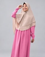 Khimar Fitri voor meisjes – Light Melon op model – Hijab Heela