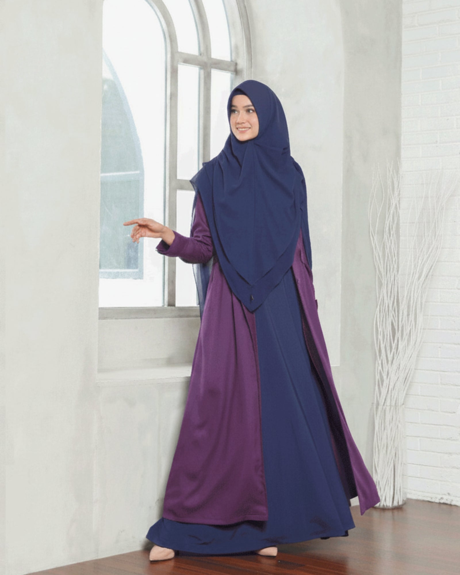 Outer Dames | UO02