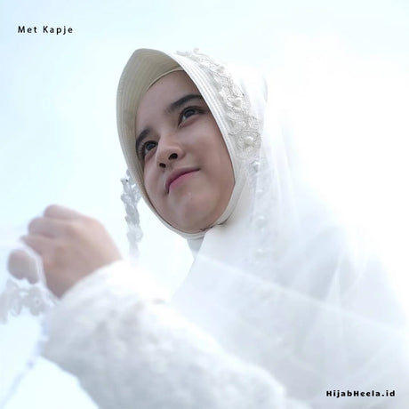 Khimar Dames – Khimar Lily – Met kapje van Hijab Alila, productfoto 3. De afgebeelde abaya is niet inbegrepen.