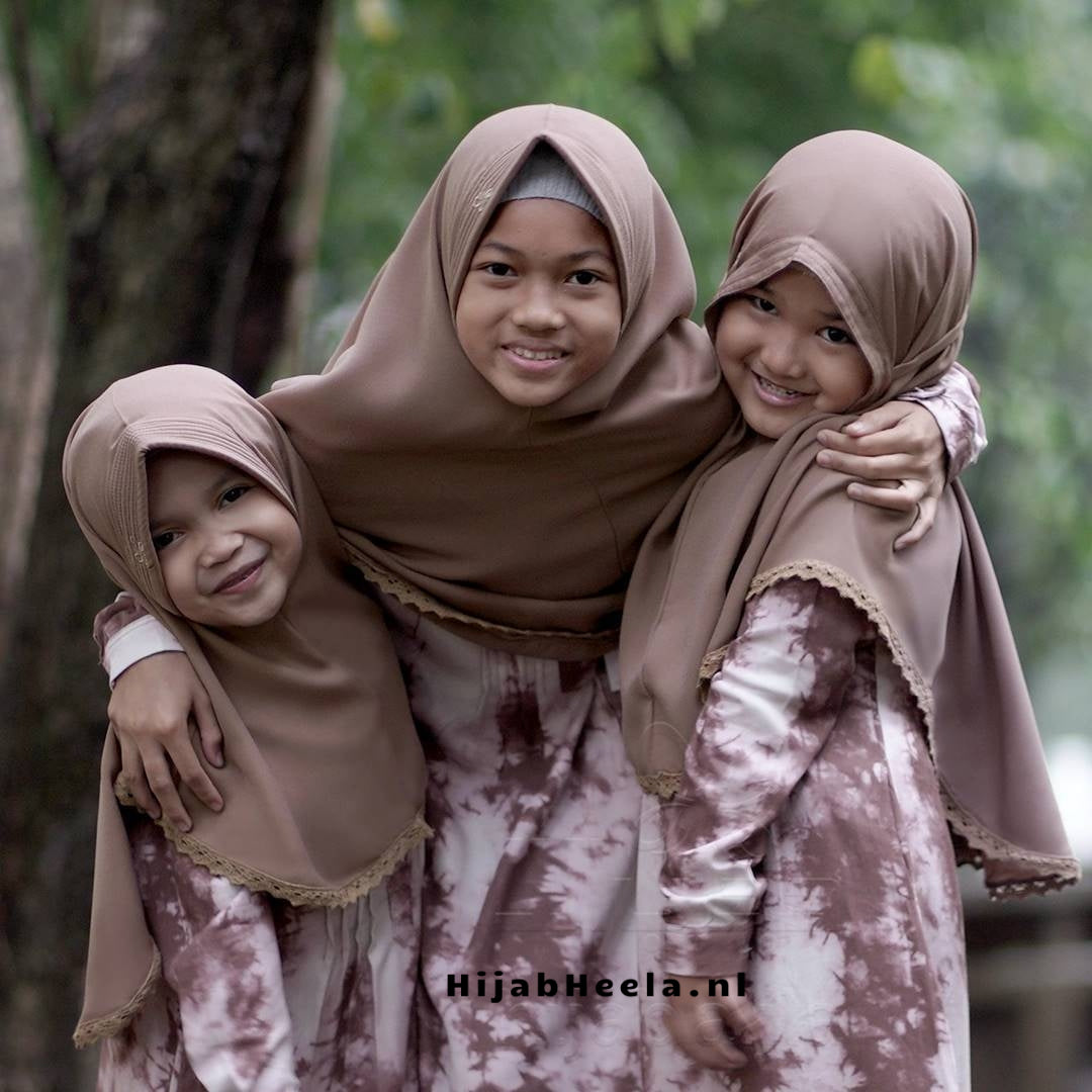 Khimar Girl | Royal